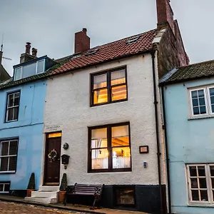  Holiday home Letaway - Captain Cook's Cottage, United Kingdom